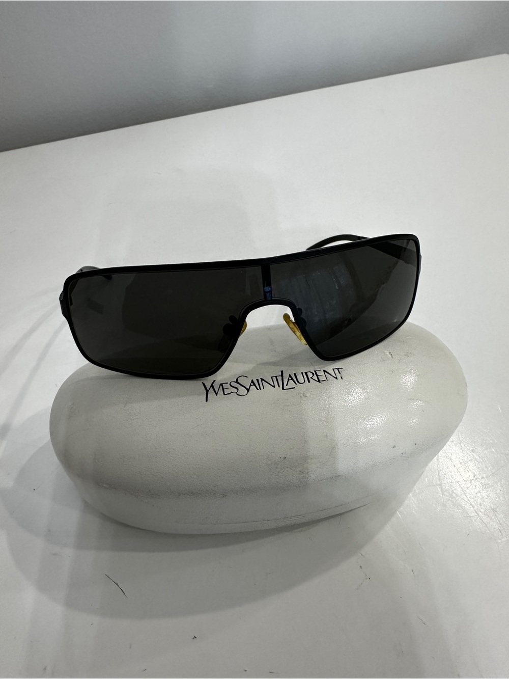 YVES SAINT LAURENT Shield Sunglasses 🖤
Made in Italy